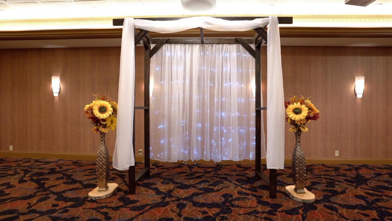 Holiday Inn Dubuque/Galena By Ihg מראה חיצוני תמונה