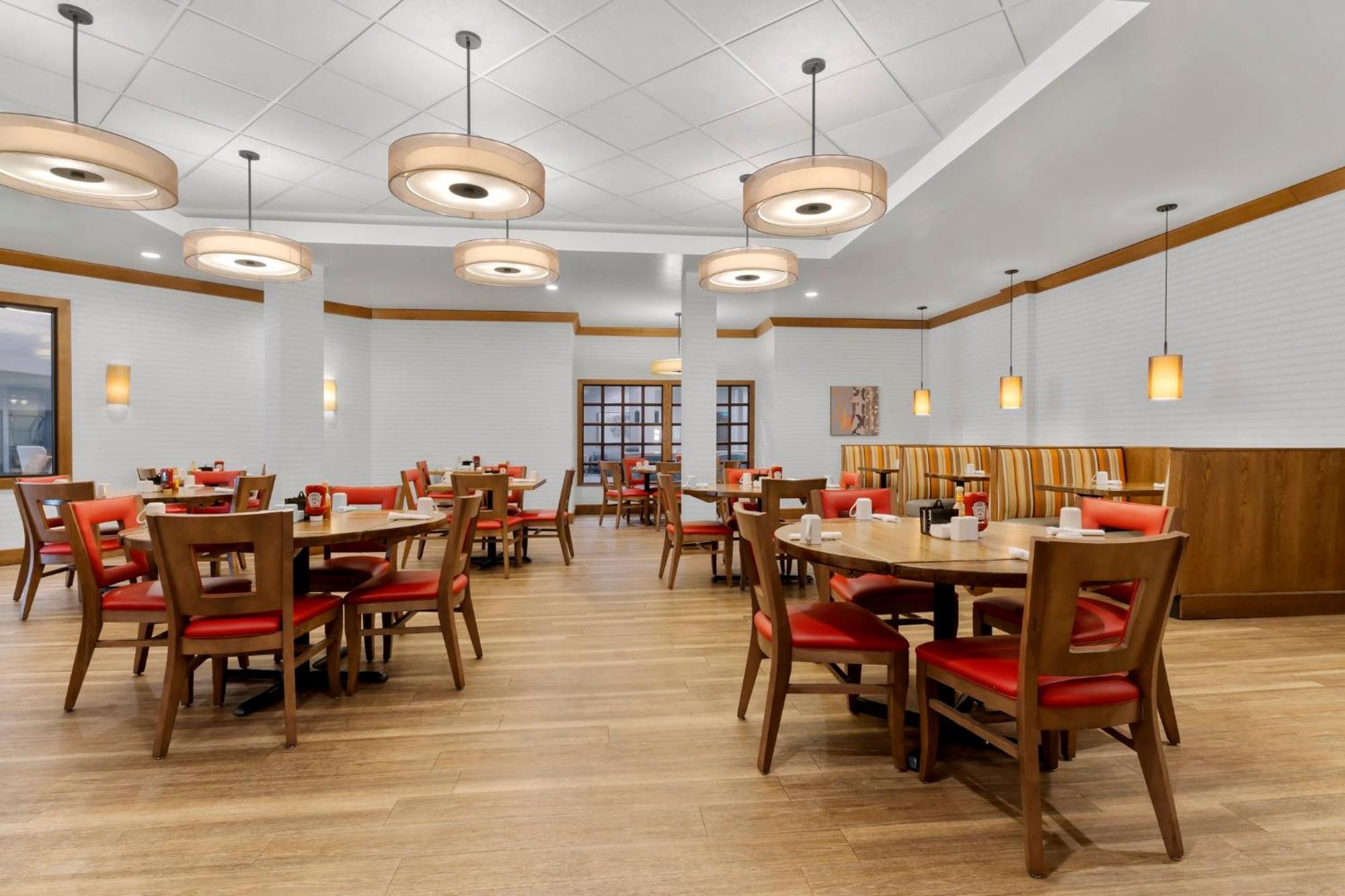 Holiday Inn Dubuque/Galena By Ihg מראה חיצוני תמונה