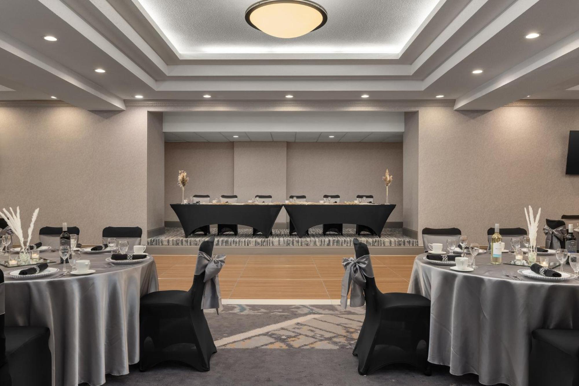 Holiday Inn Dubuque/Galena By Ihg מראה חיצוני תמונה