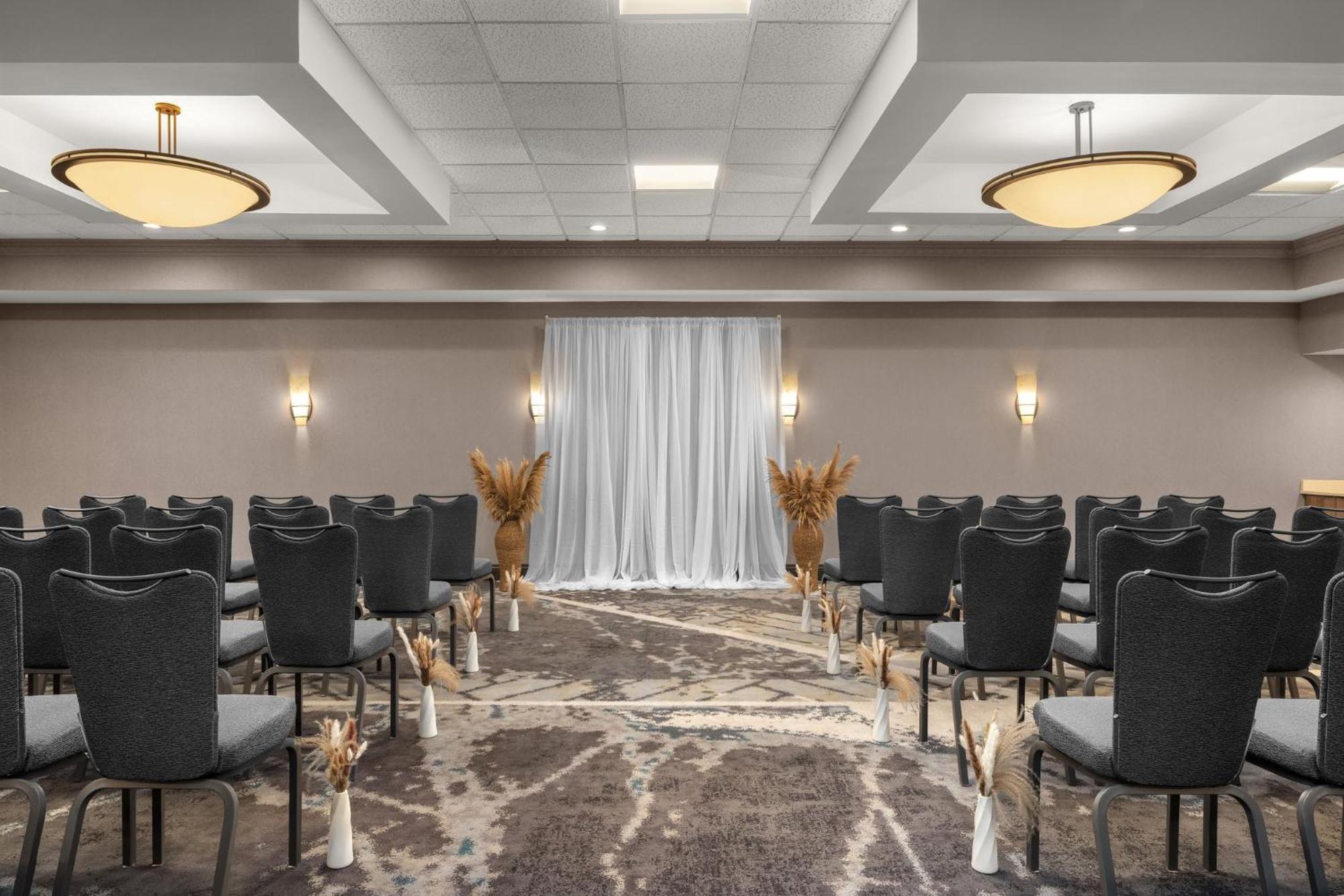 Holiday Inn Dubuque/Galena By Ihg מראה חיצוני תמונה