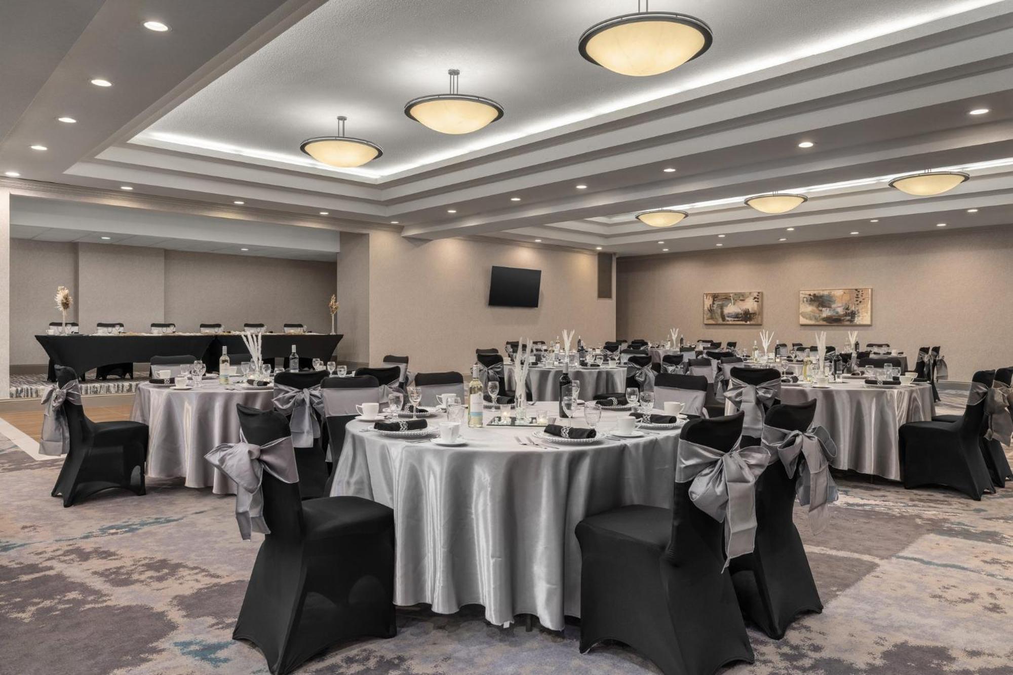 Holiday Inn Dubuque/Galena By Ihg מראה חיצוני תמונה