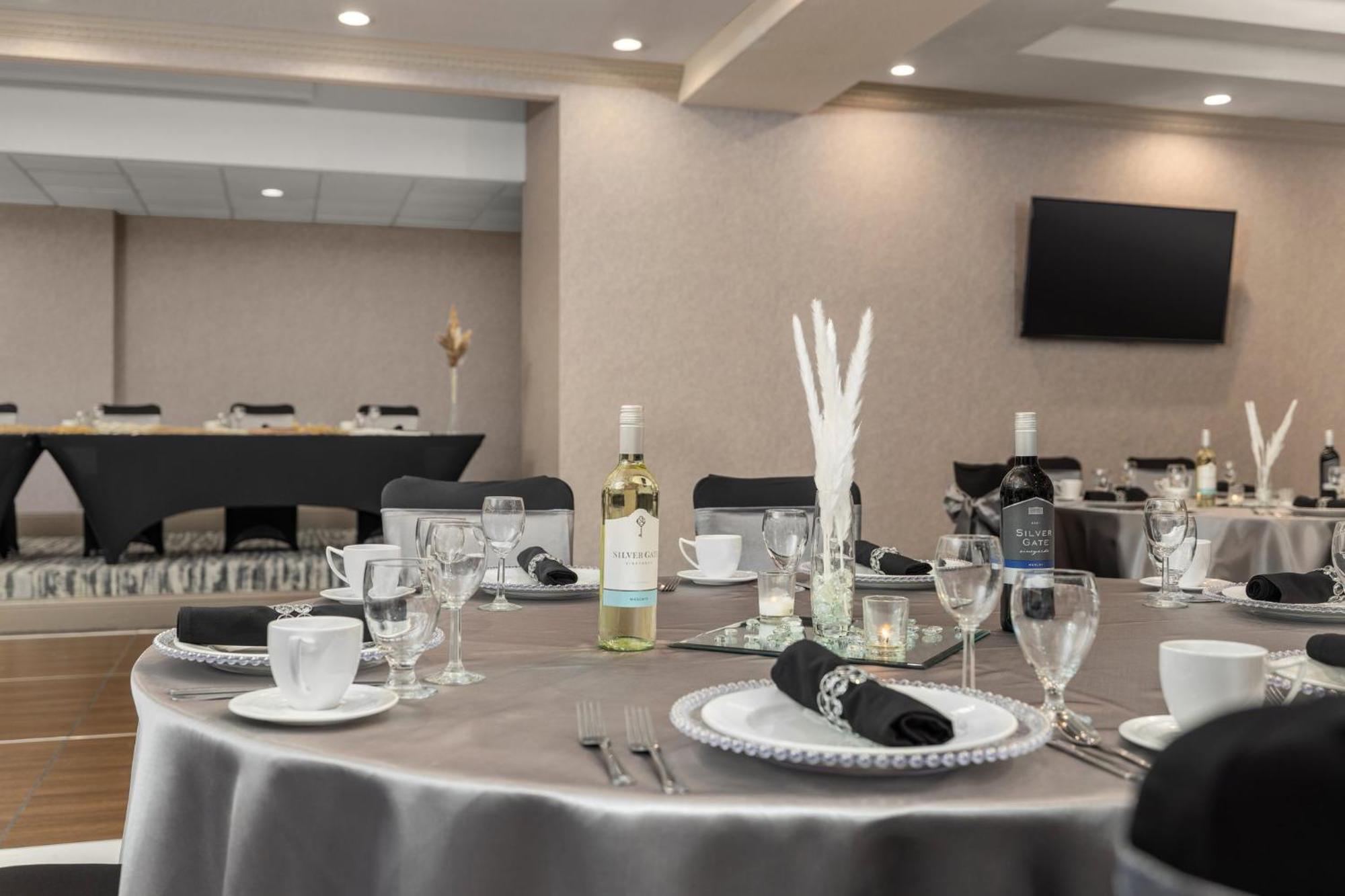 Holiday Inn Dubuque/Galena By Ihg מראה חיצוני תמונה