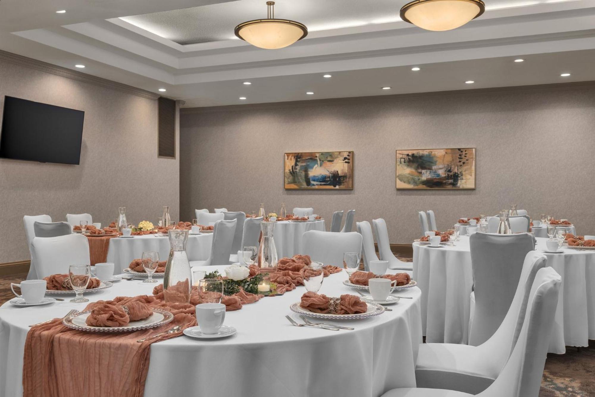 Holiday Inn Dubuque/Galena By Ihg מראה חיצוני תמונה