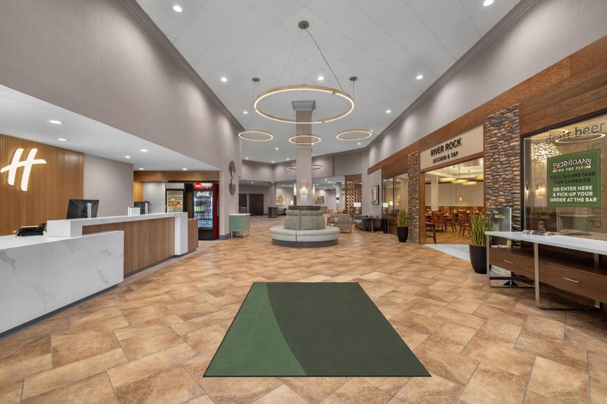 Holiday Inn Dubuque/Galena By Ihg מראה חיצוני תמונה