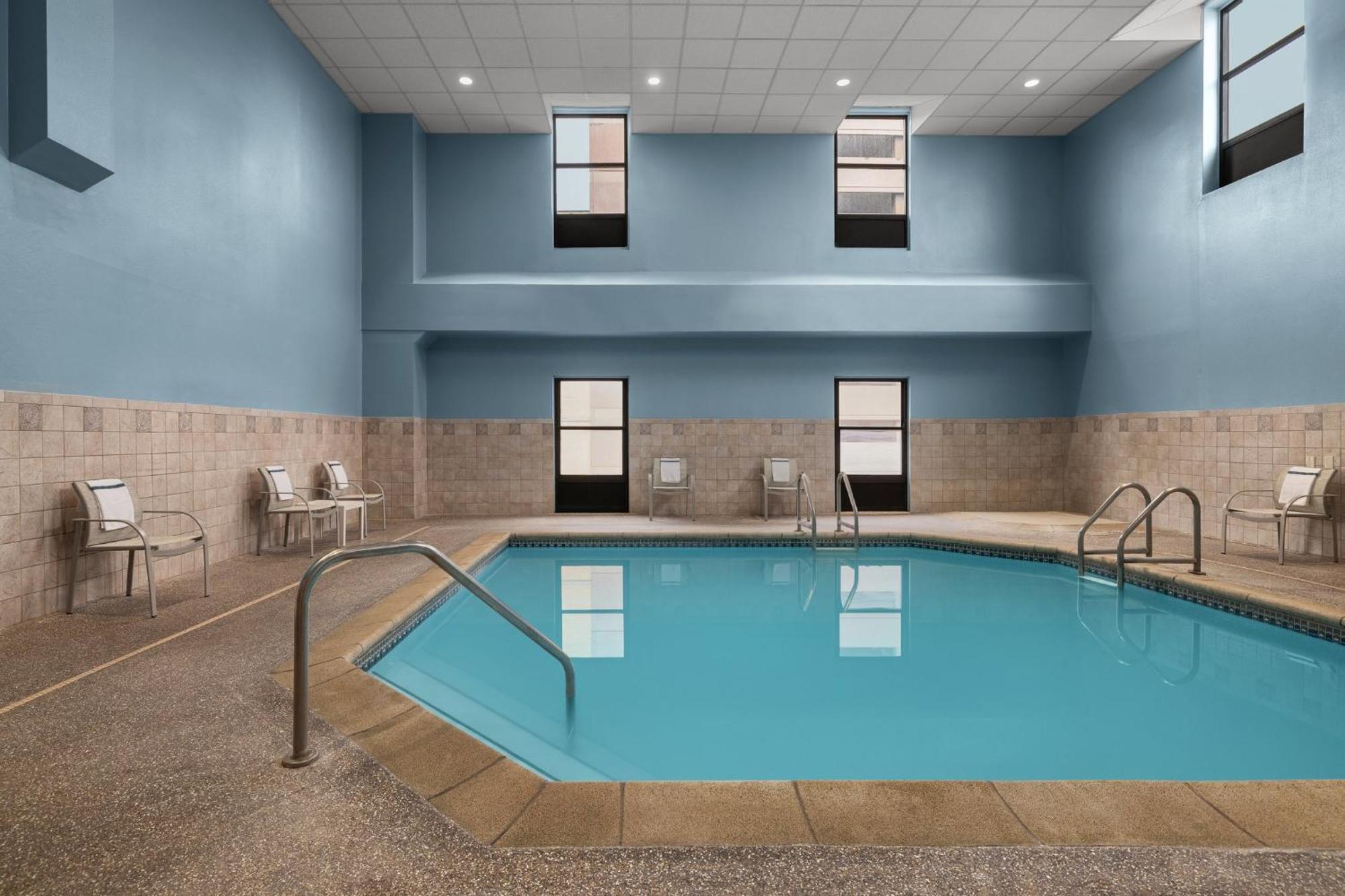 Holiday Inn Dubuque/Galena By Ihg מראה חיצוני תמונה